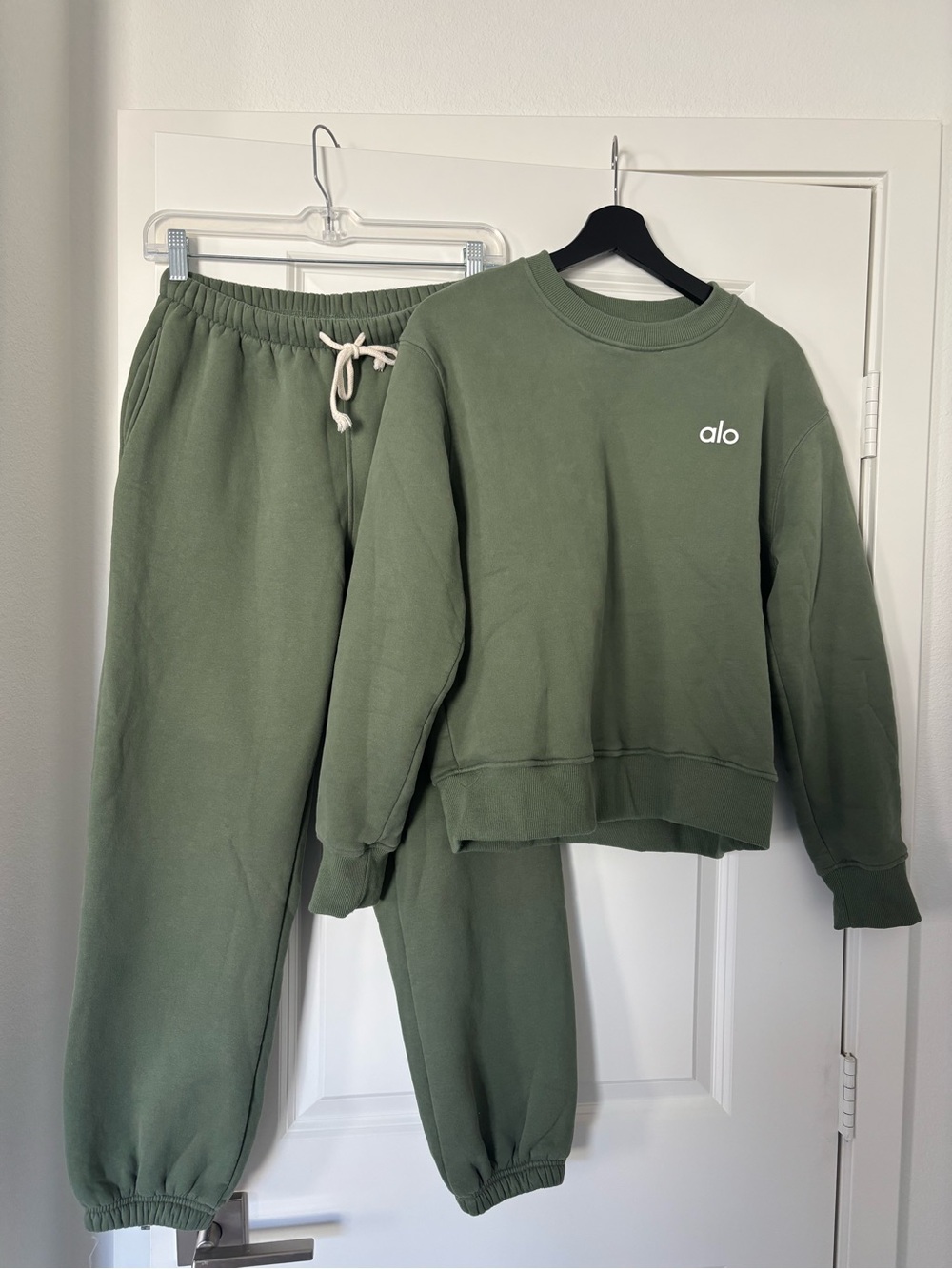 Alo Cotton Set Sweater and Sweatpants - Picture 3 of 6